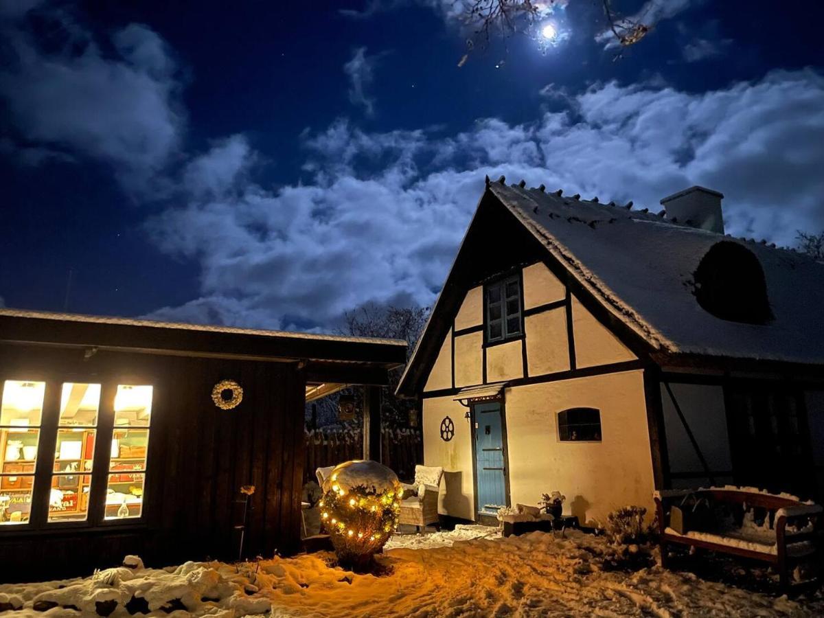 Vaerelser I Historisk Hus Med Sjael Og Atmosfaere Helsinge Exterior photo