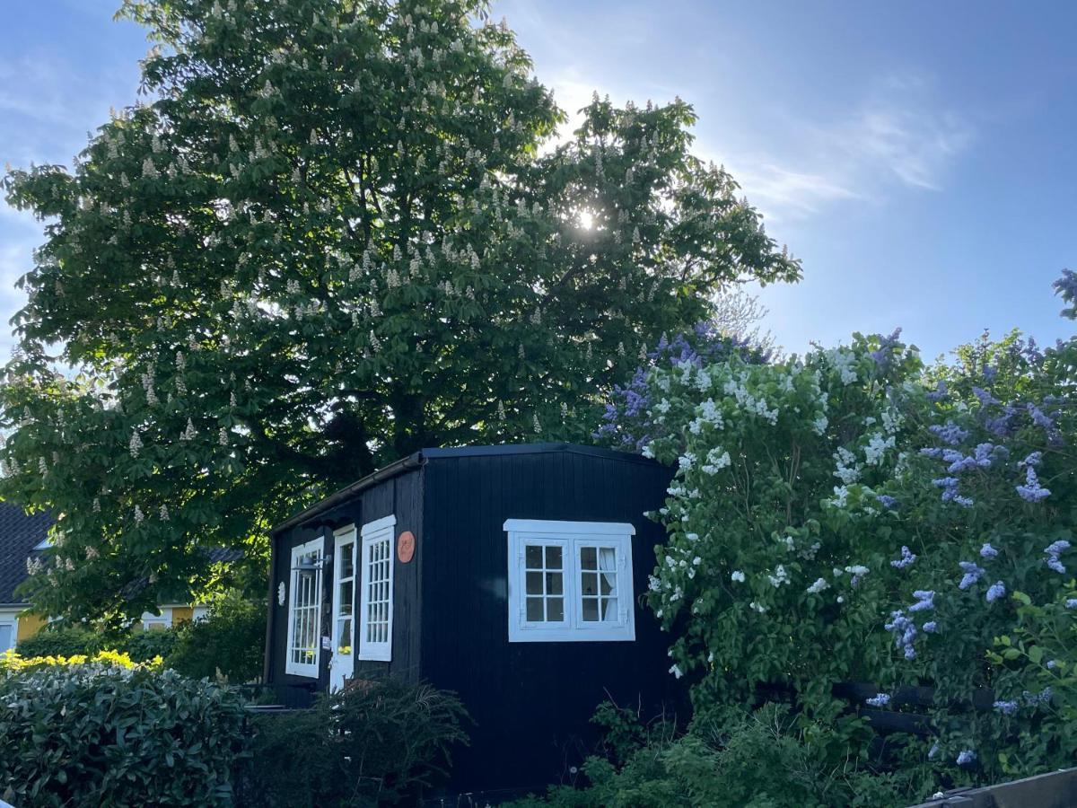 Vaerelser I Historisk Hus Med Sjael Og Atmosfaere Helsinge Exterior photo