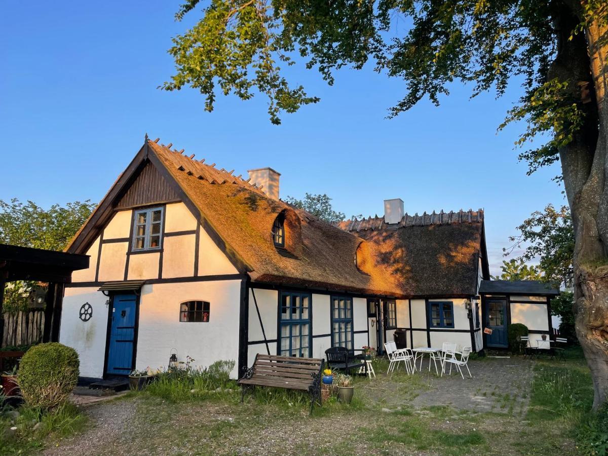 Vaerelser I Historisk Hus Med Sjael Og Atmosfaere Helsinge Exterior photo